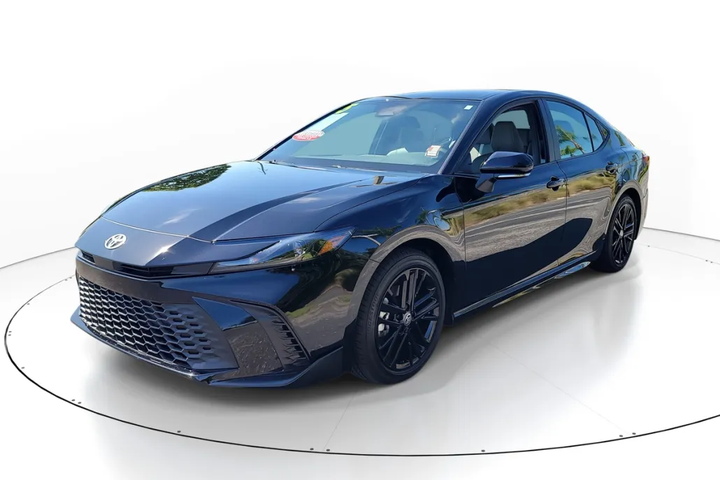 2025 Toyota Camry SE photo 1