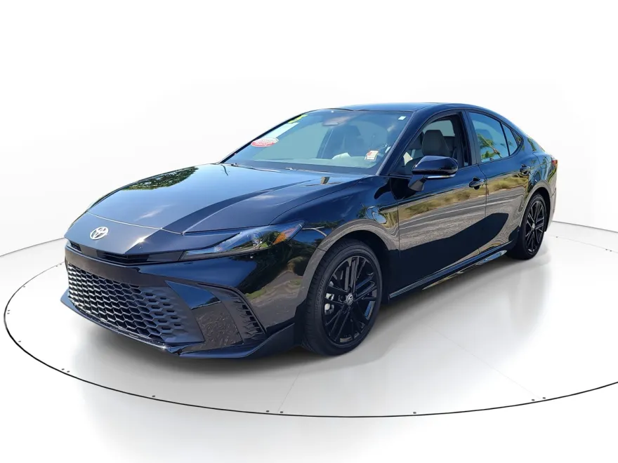 2025 Toyota Camry SE photo 1
