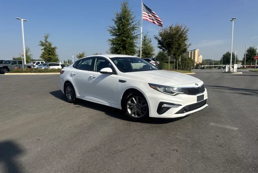 2019 Kia Optima LX photo 1
