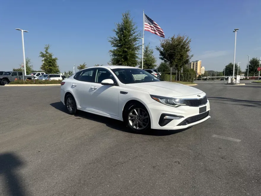 2019 Kia Optima LX photo 1