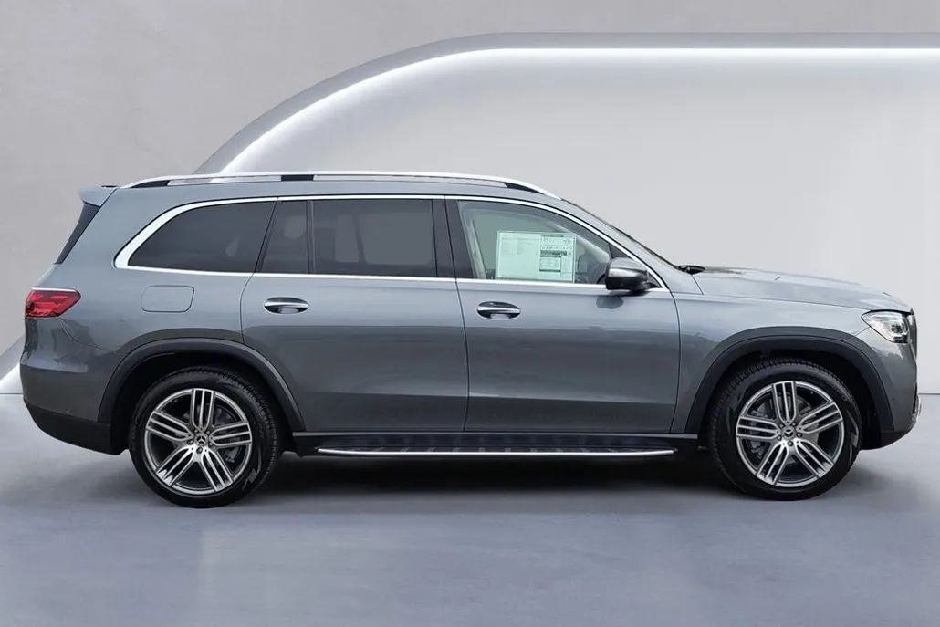 2026 Mercedes Benz GLS 450 4MATIC photo 1