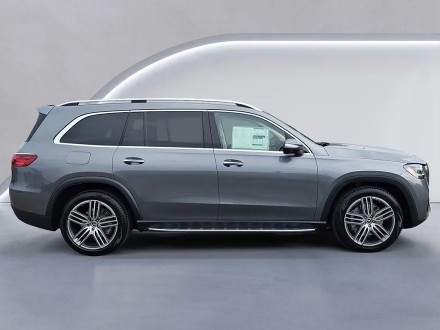 2026 Mercedes Benz GLS 450 4MATIC photo 1
