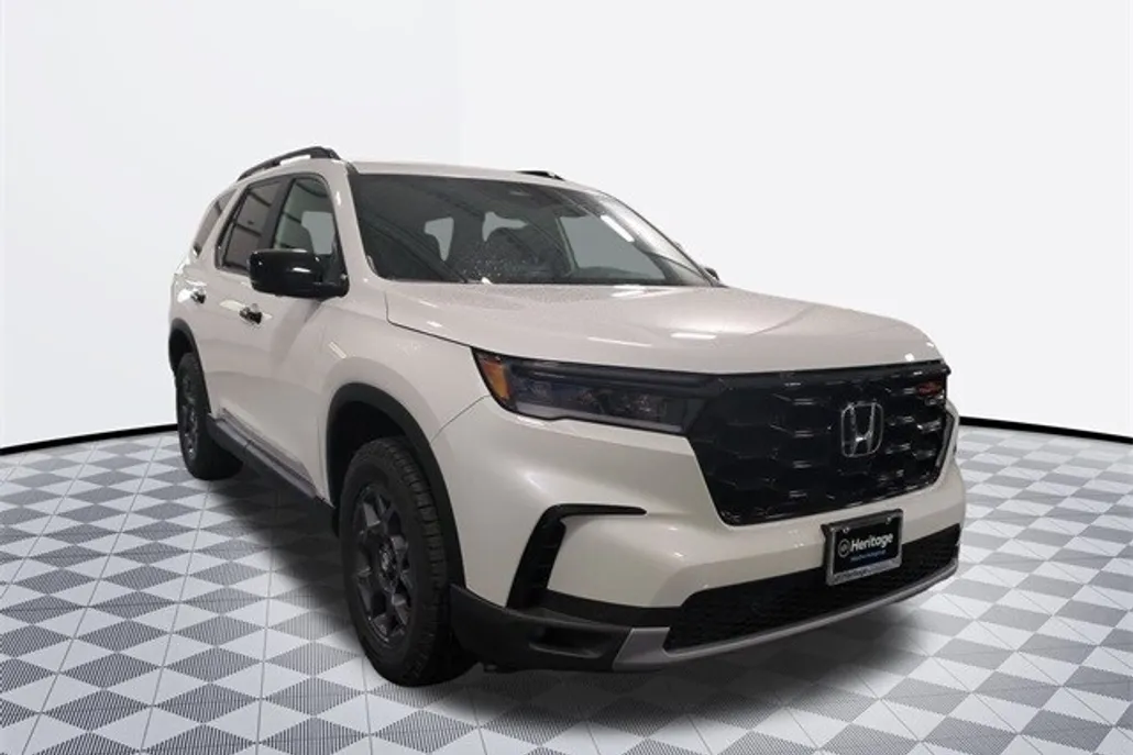 2025 Honda Pilot TrailSport photo 1
