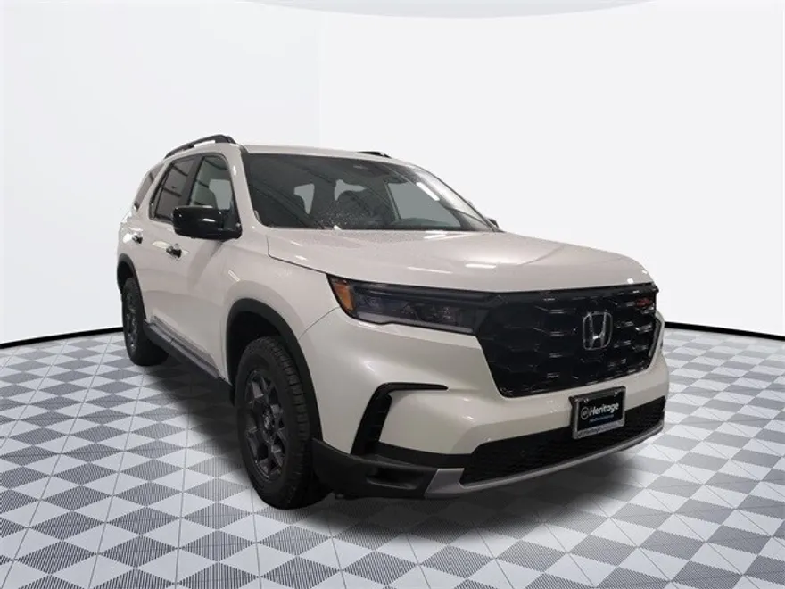 2025 Honda Pilot TrailSport photo 1