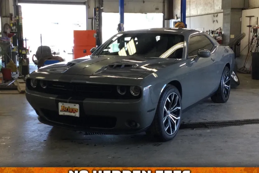 2019 Dodge Challenger SXT photo 1