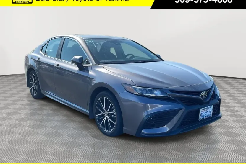 2021 Toyota Camry SE photo 1
