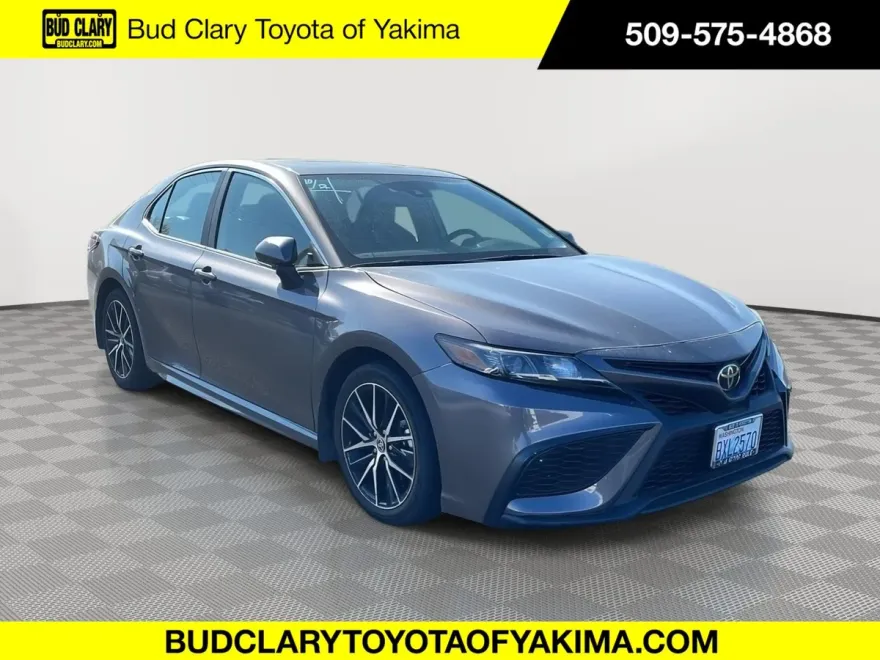 2021 Toyota Camry SE photo 1