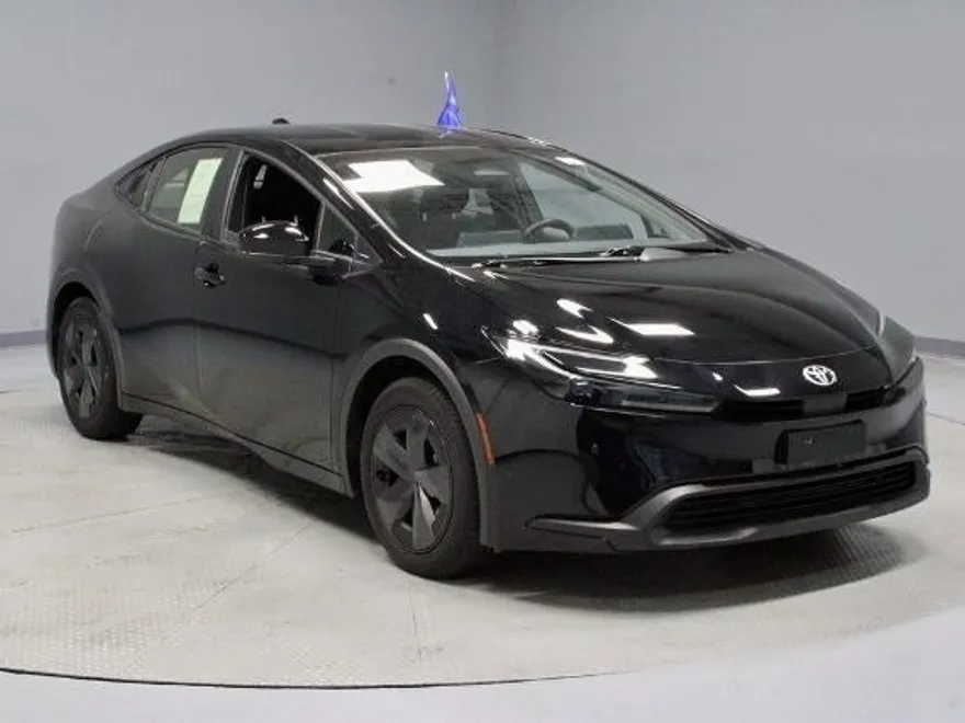 2024 Toyota Prius LE photo 1