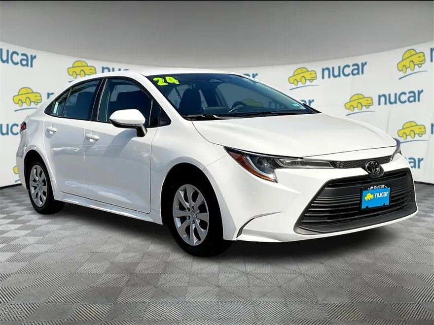 2024 Toyota Corolla LE photo 1