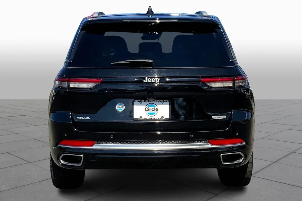 2023 Jeep Grand Cherokee Summit photo 1