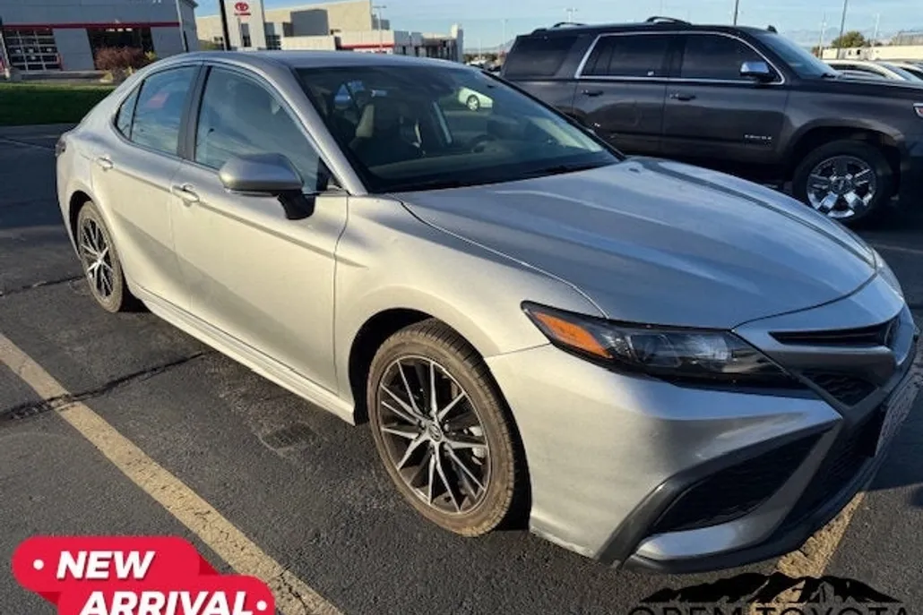 2024 Toyota Camry SE photo 1