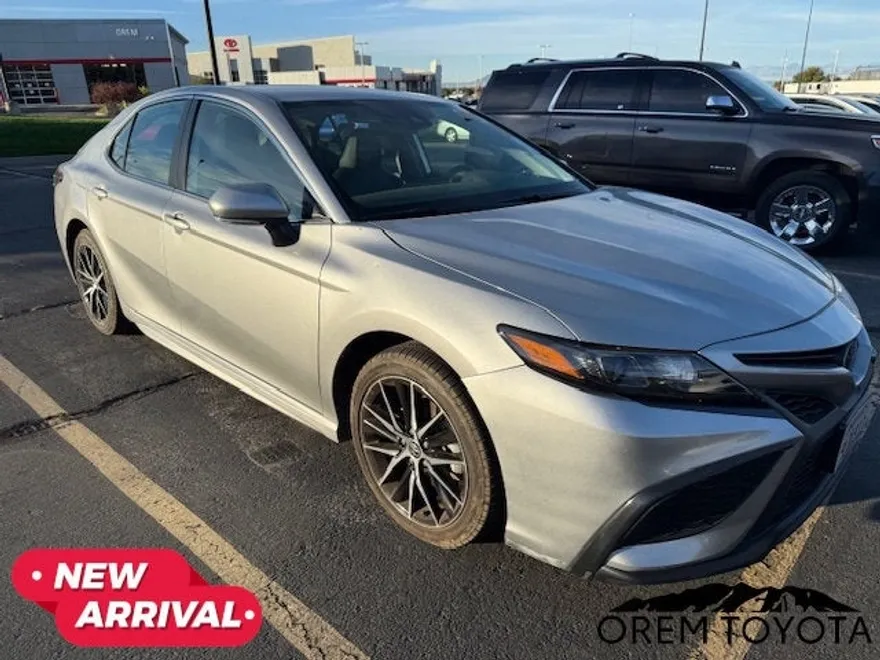 2024 Toyota Camry SE photo 1