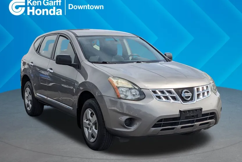 2014 Nissan Rogue Select S photo 1