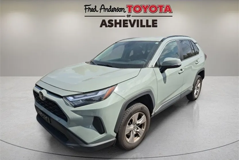 2023 Toyota RAV4 XLE photo 1