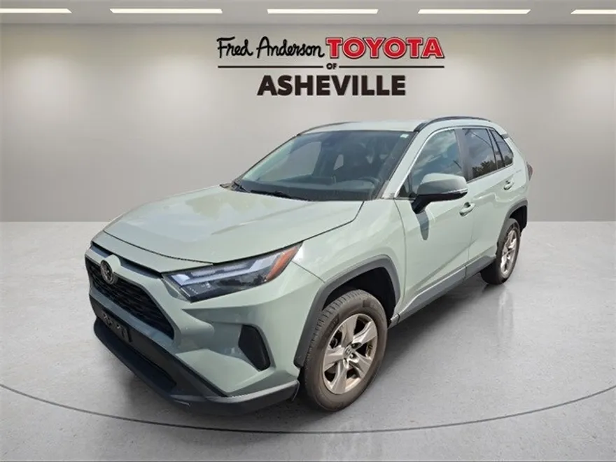2023 Toyota RAV4 XLE photo 1