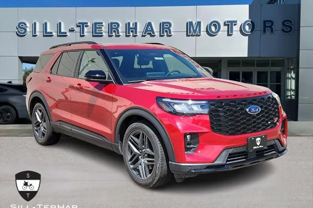 2025 Ford Explorer ST photo 1