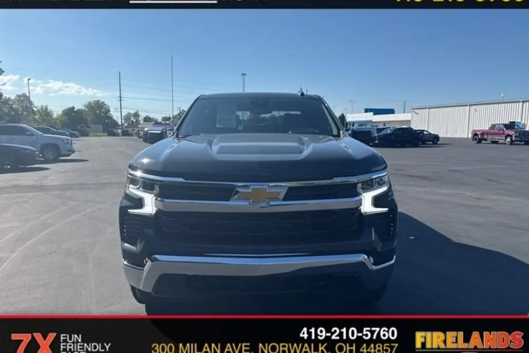 2026 Chevrolet Silverado 1500 LT photo 1