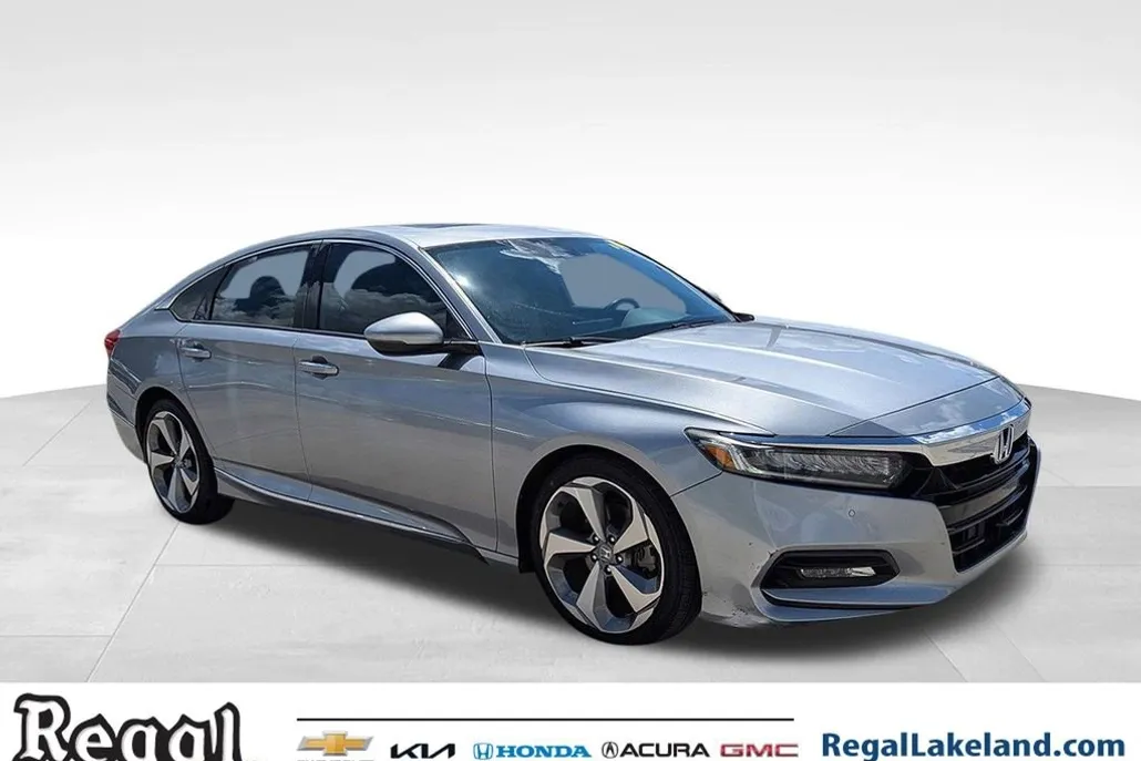 2018 Honda Accord Touring 1.5T photo 1