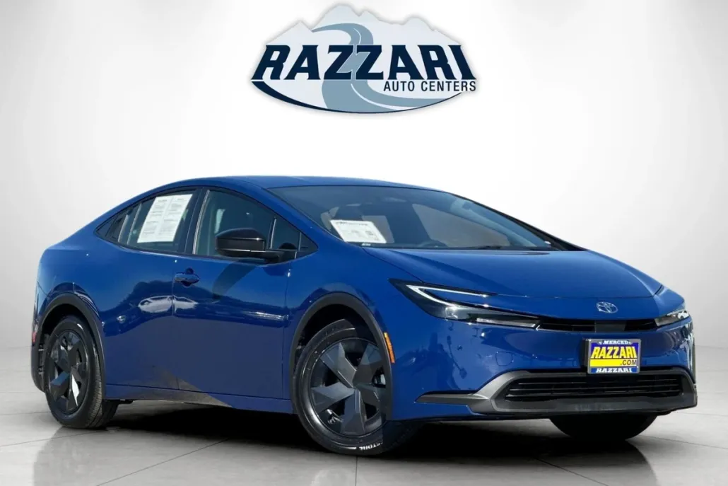 2024 Toyota Prius LE photo 1