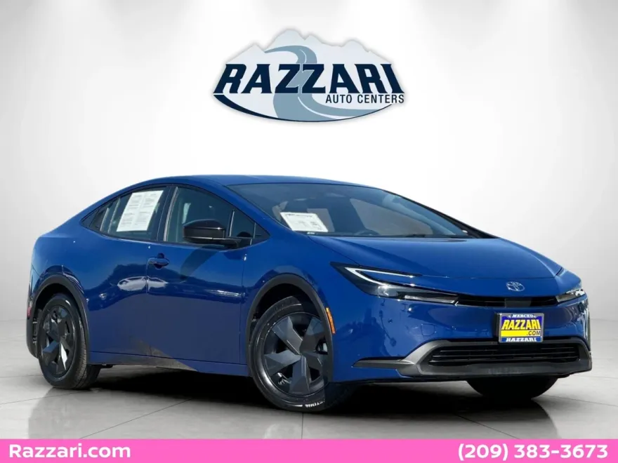 2024 Toyota Prius LE photo 1