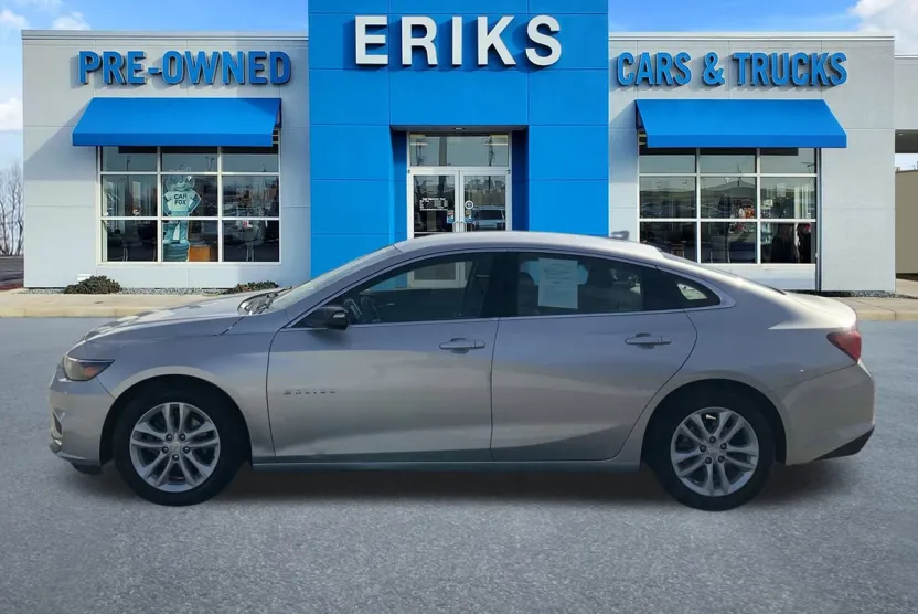2016 Chevrolet Malibu 1LT photo 1