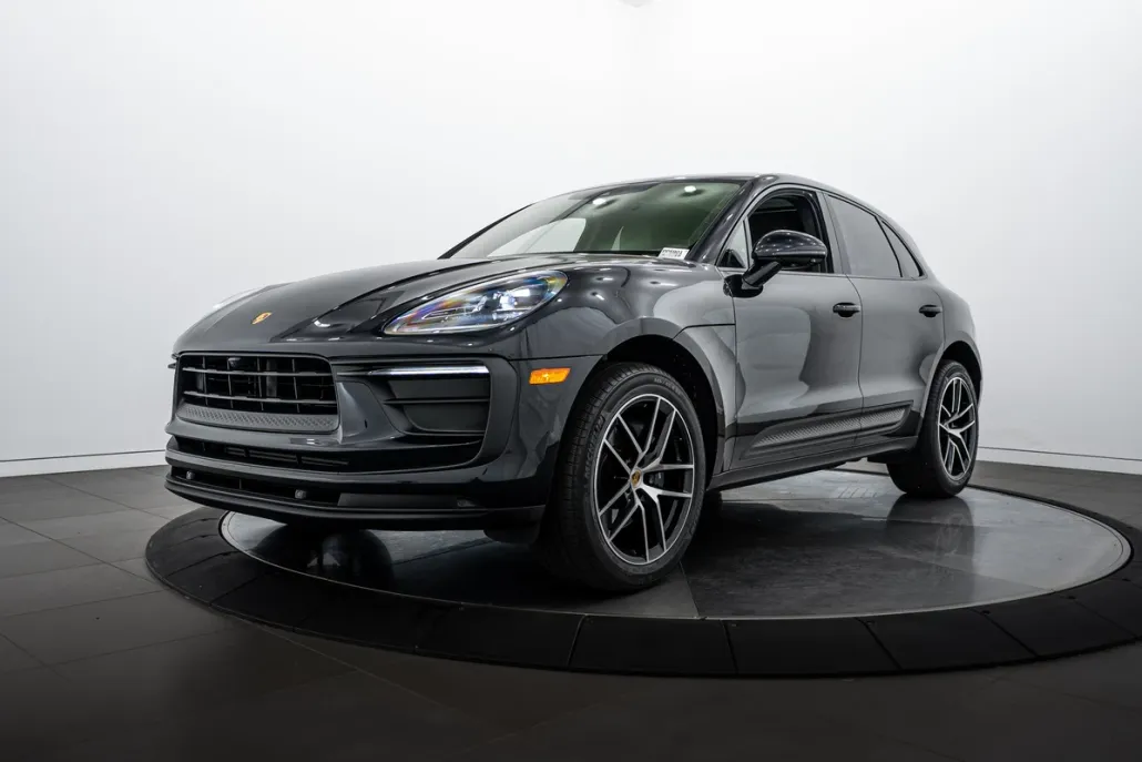 2022 Porsche Macan photo 1