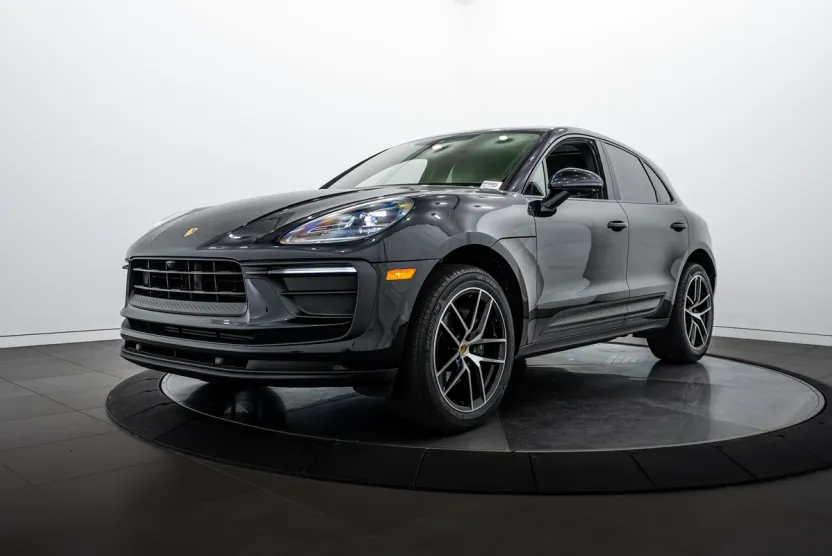 2022 Porsche Macan photo 1