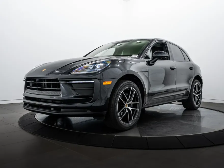 2022 Porsche Macan photo 1