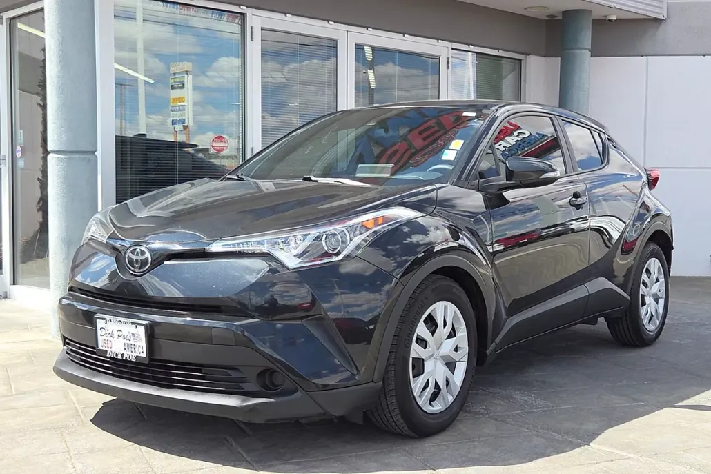 2019 Toyota C-HR XLE Limited photo 1