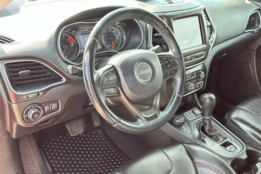 2019 Jeep Cherokee Trailhawk photo 1
