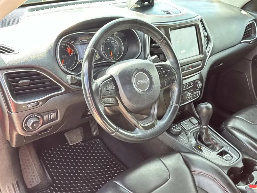 2019 Jeep Cherokee Trailhawk photo 1