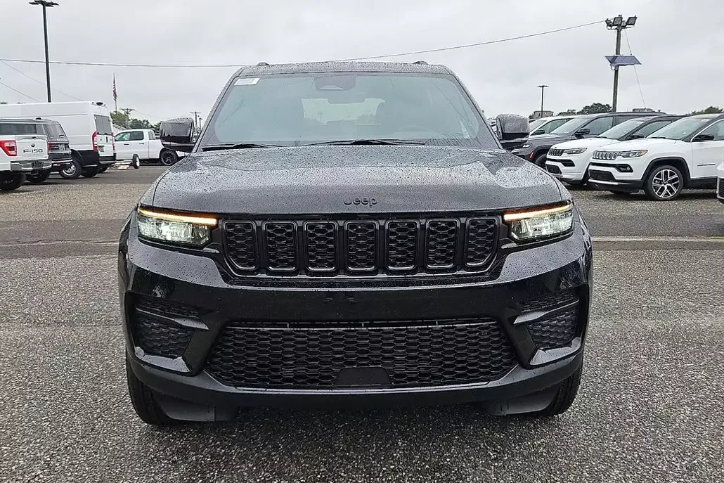 2025 Jeep Grand Cherokee Altitude photo 1