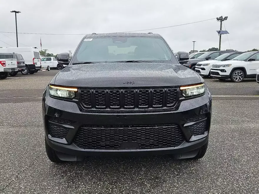 2025 Jeep Grand Cherokee Altitude photo 1