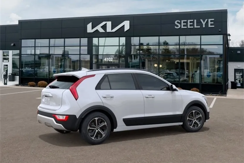 2025 Kia Niro LX photo 1