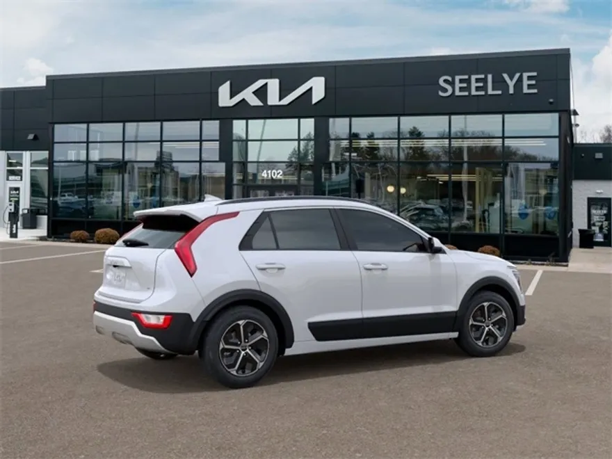2025 Kia Niro LX photo 1