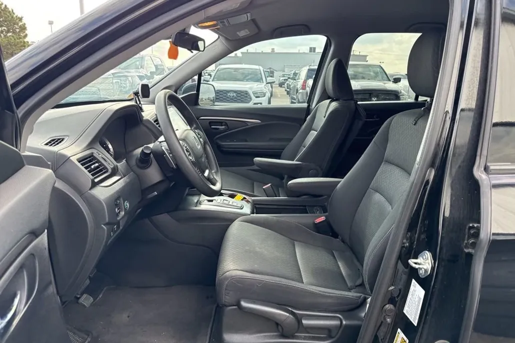 2020 Honda Ridgeline Sport photo 1
