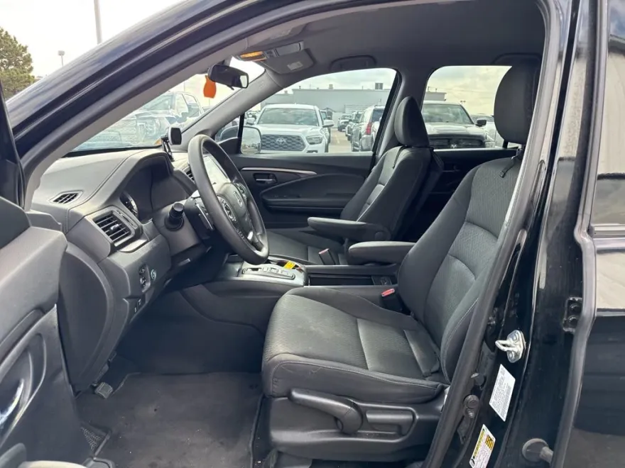 2020 Honda Ridgeline Sport photo 1