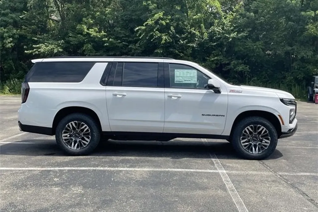 2025 Chevrolet Suburban Z71 photo 1