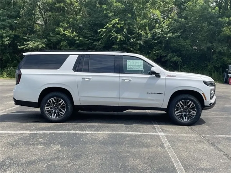 2025 Chevrolet Suburban Z71 photo 1