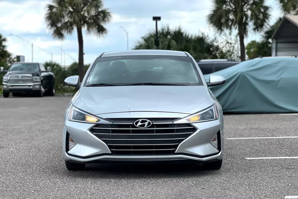 2019 Hyundai Elantra SE photo 1
