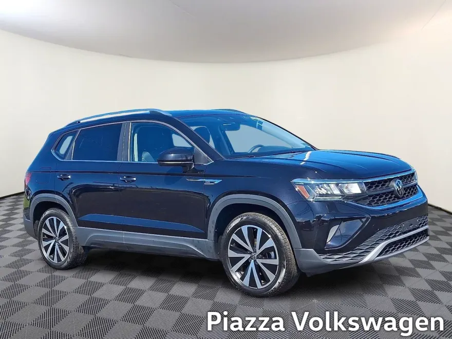 2023 Volkswagen Taos SE photo 1