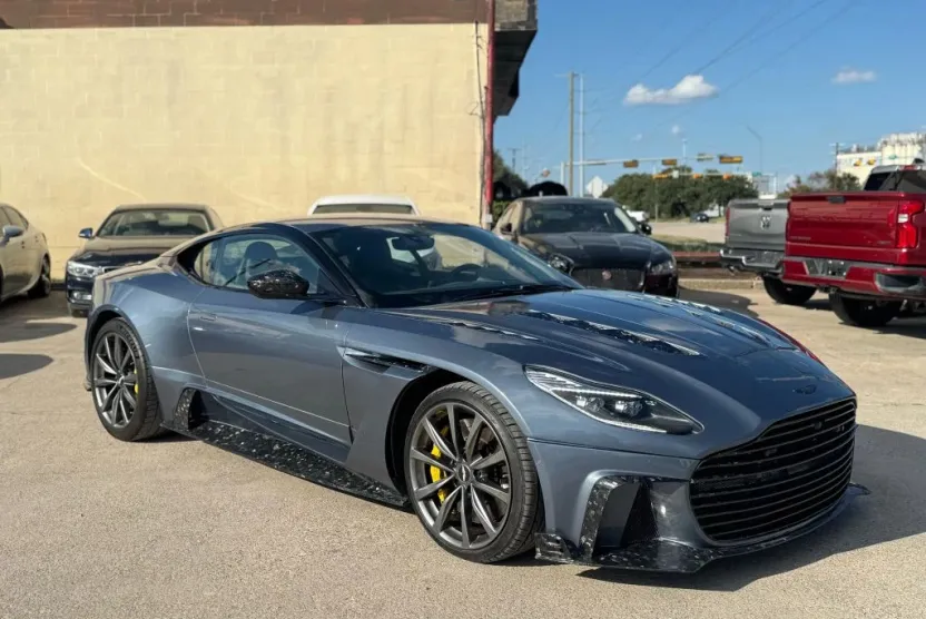2017 Aston Martin DB11 AM5 photo 1
