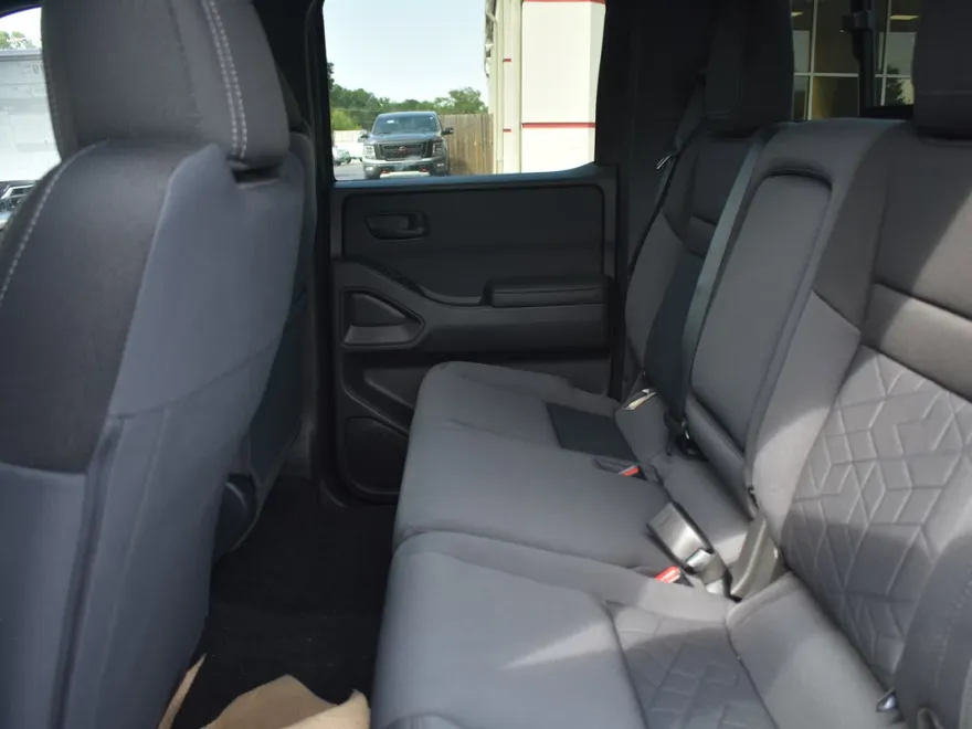 2026 Nissan Frontier SV photo 1