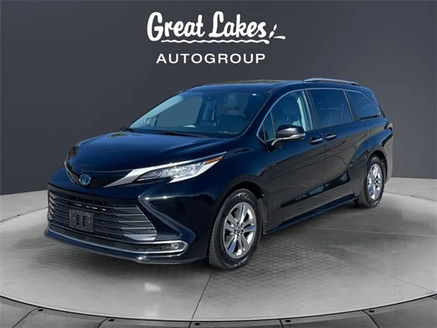 2022 Toyota Sienna Limited photo 1