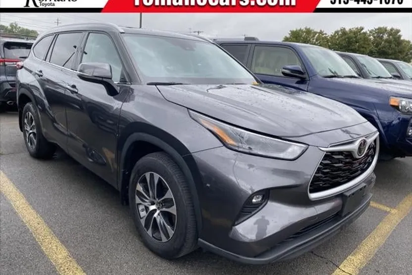 2022 Toyota Highlander XLE photo 1