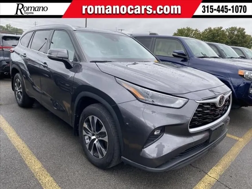2022 Toyota Highlander XLE photo 1
