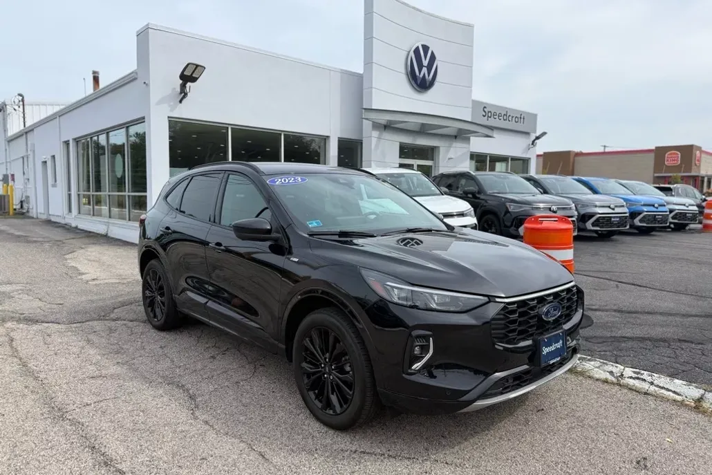 2023 Ford Escape ST-Line Elite photo 1
