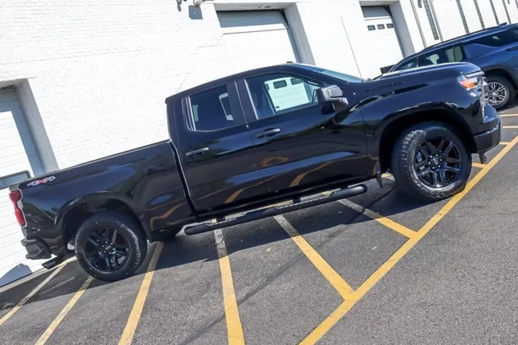 2026 Chevrolet Silverado 1500 Custom photo 1