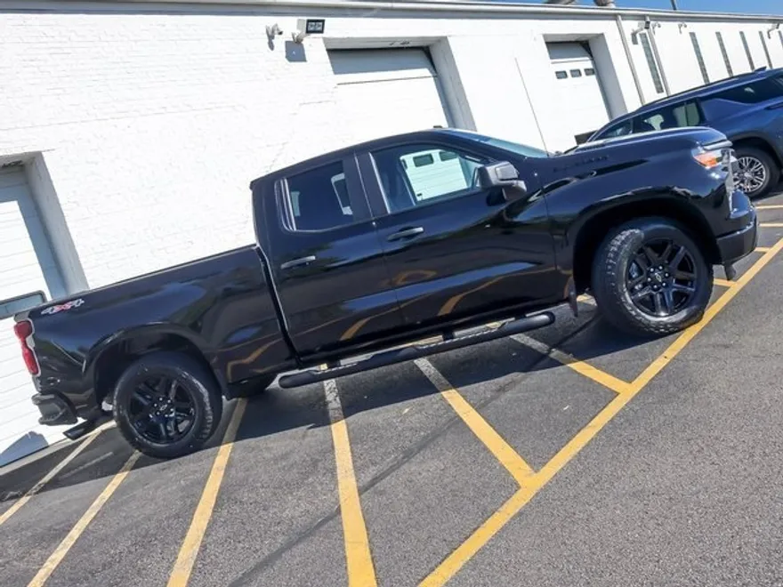 2026 Chevrolet Silverado 1500 Custom photo 1