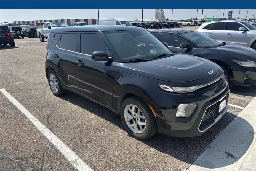 2022 Kia Soul LX photo 1